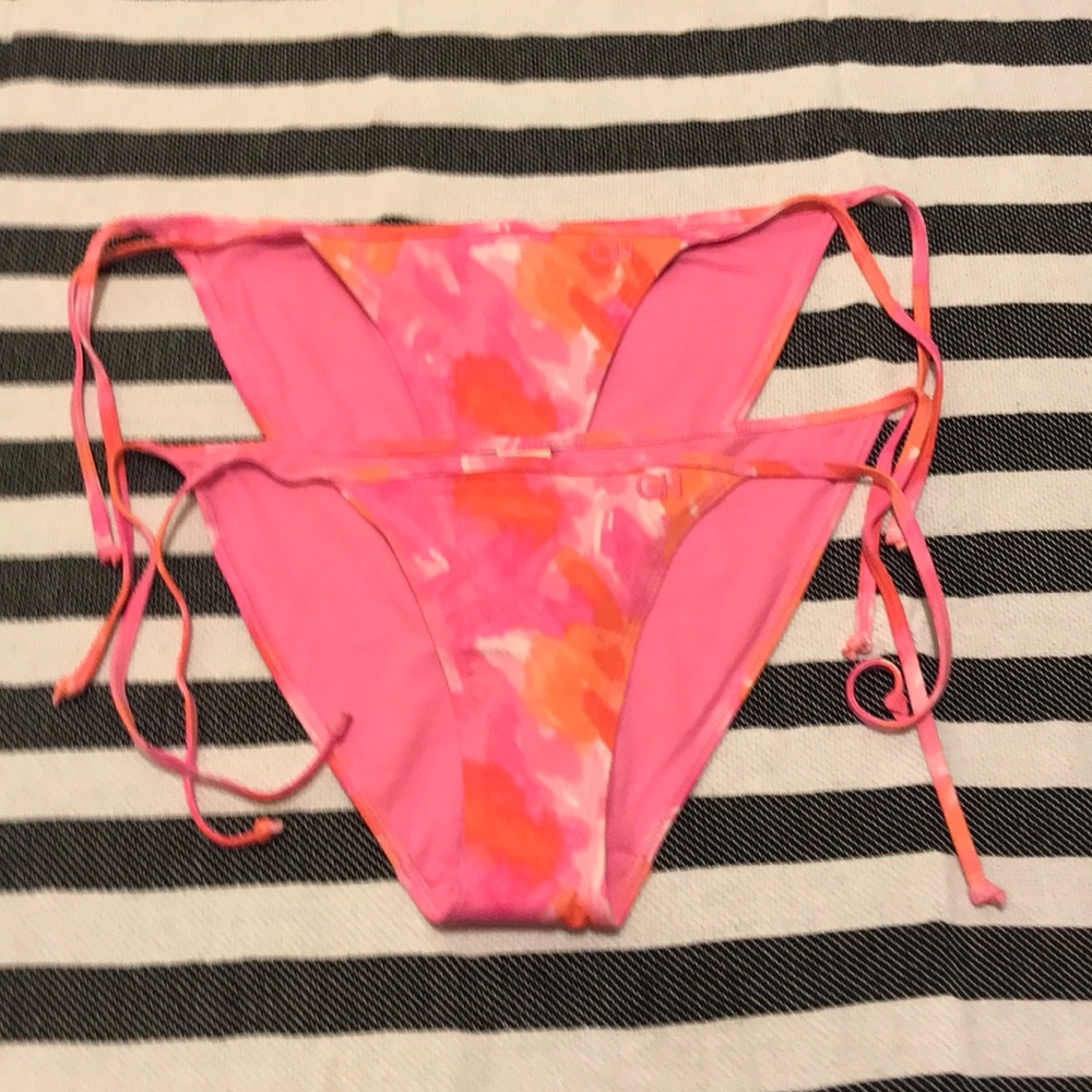 ☀️Gilly Hicks Bikini Bottoms 👙
